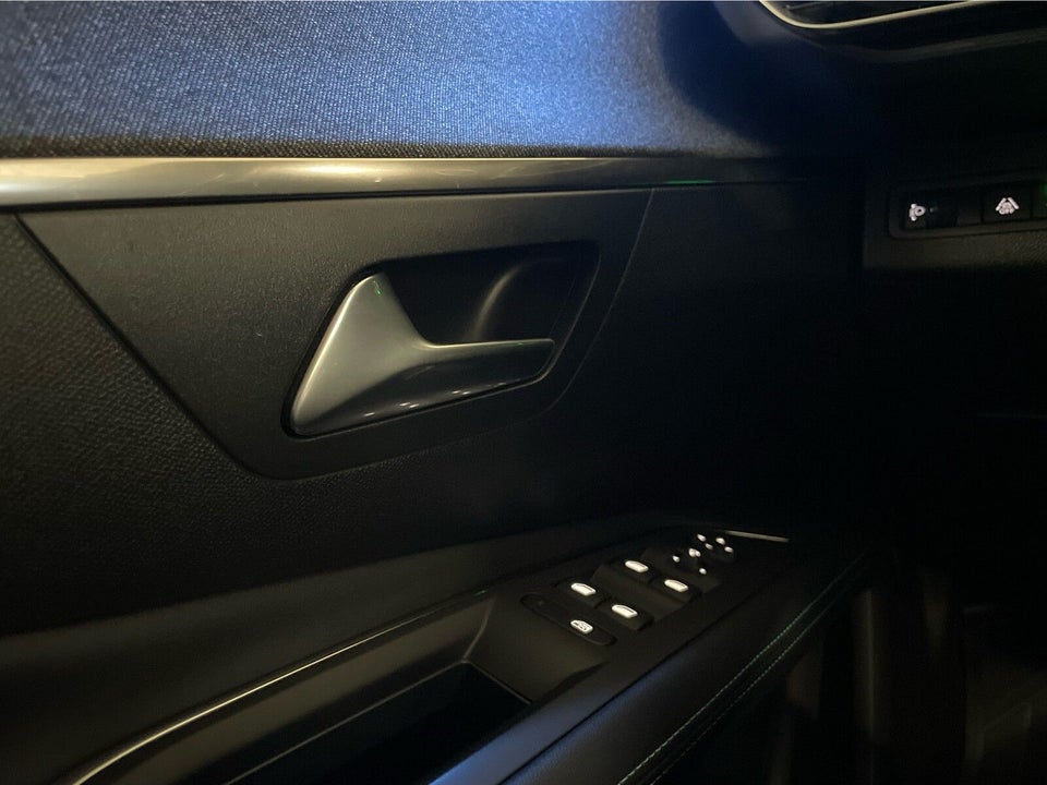 Peugeot 3008 1,5 BlueHDi First Selection EAT8 5d