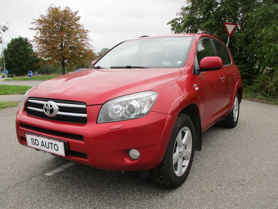 Toyota RAV4 2,2 D-CAT 177 4x4 Van 5d