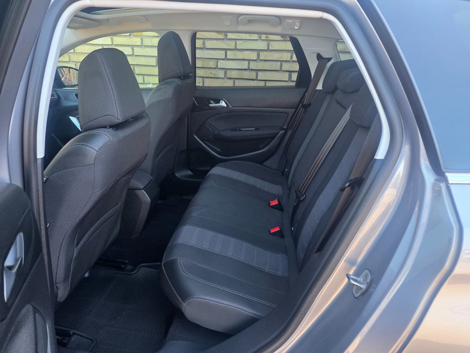 Peugeot 308 1,2 PureTech 130 Selection Sky SW EAT8 5d