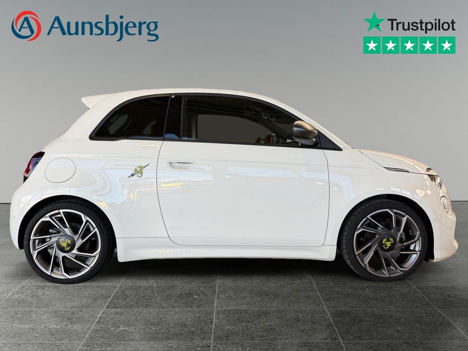 Abarth 500e Scorpionissima 3d