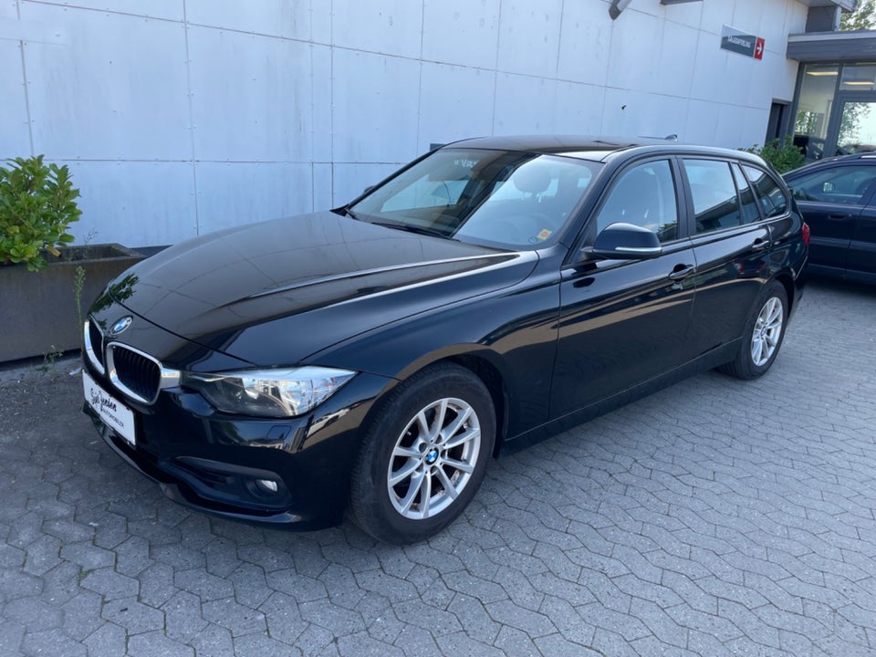 BMW 320i 2,0 Touring 5d