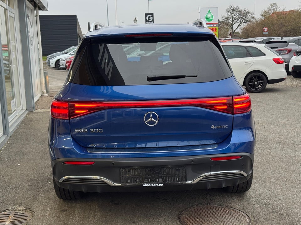Mercedes EQB300 AMG Line 4Matic 5d