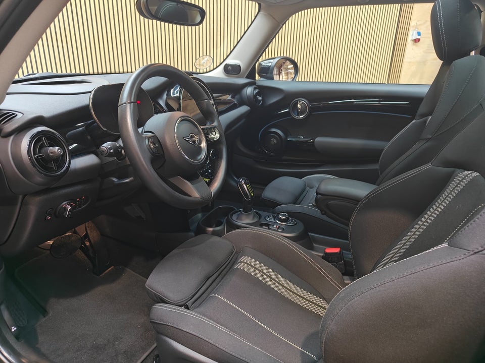 MINI Cooper SE Essential 3d