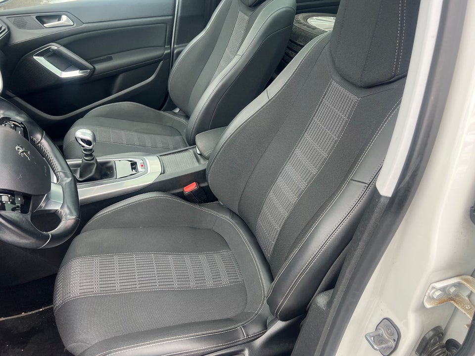 Peugeot 308 1,6 BlueHDi 120 Allure Sky 5d