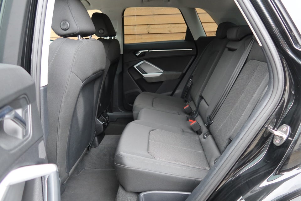 Audi Q3 45 TFSi e Attitude plus S-tr. 5d