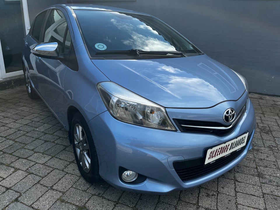 Toyota Yaris 1,3 VVT-i T2 5d