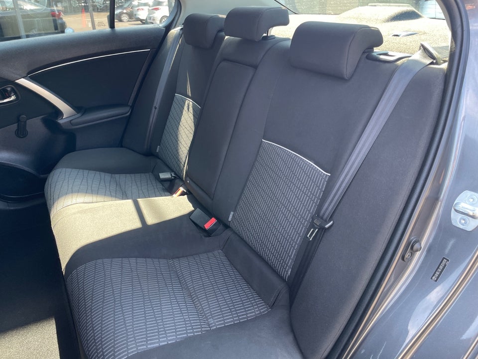Toyota Avensis 1,6 VVT-i T1 4d