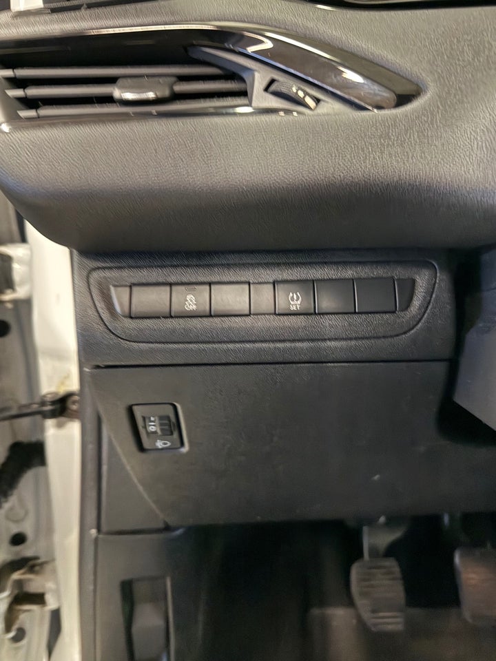 Peugeot 208 1,0 VTi Access 5d