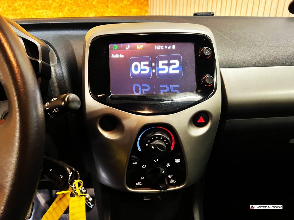 Toyota Aygo 1,0 VVT-i x-press 5d