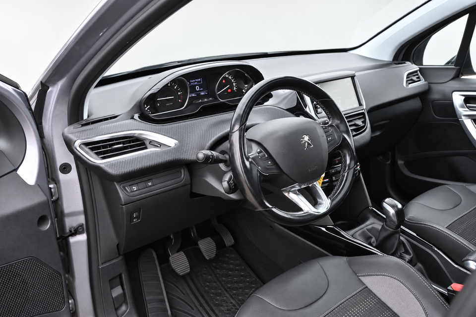 Peugeot 2008 1,2 e-THP 110 Allure Sky 5d