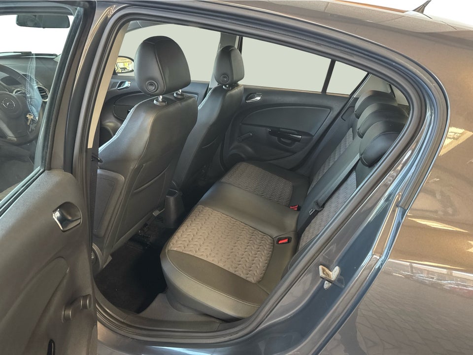 Opel Corsa 1,4 16V Cosmo 5d