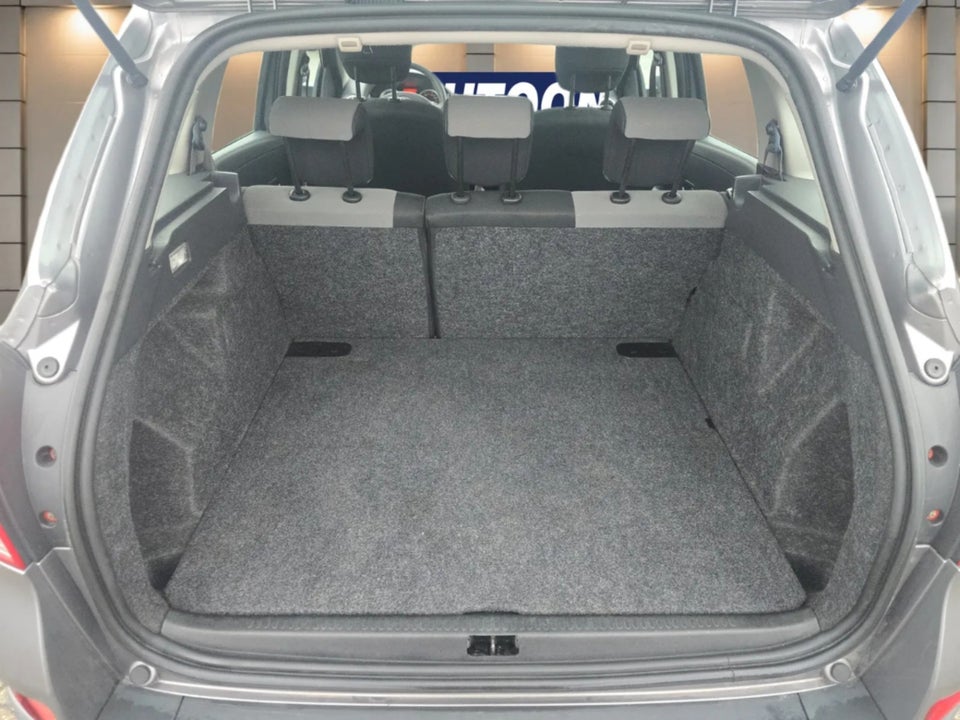 Renault Clio III 1,2 16V TCe Expression 5d