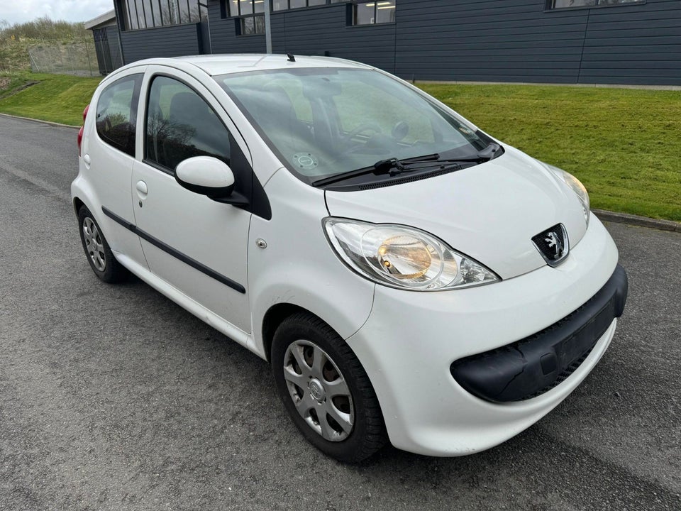 Peugeot 107 1,0 Urban 5d