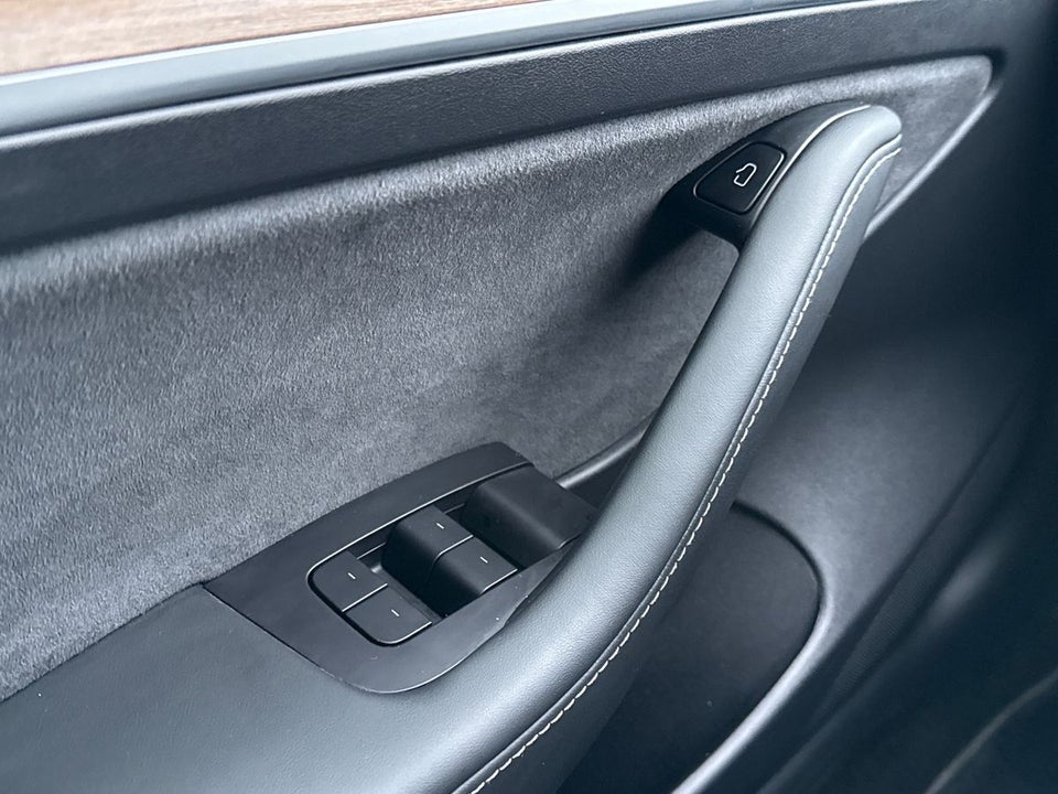 Tesla Model 3 Standard Range+ RWD 4d