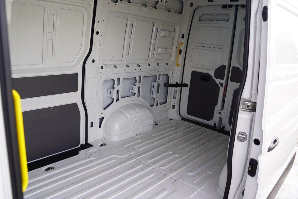 VW Crafter 35 2,0 TDi 140 Kassevogn L3H2