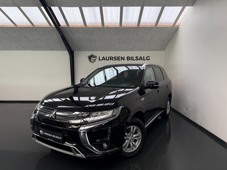 Mitsubishi Outlander 2,4 PHEV Invite CVT 4WD 5d