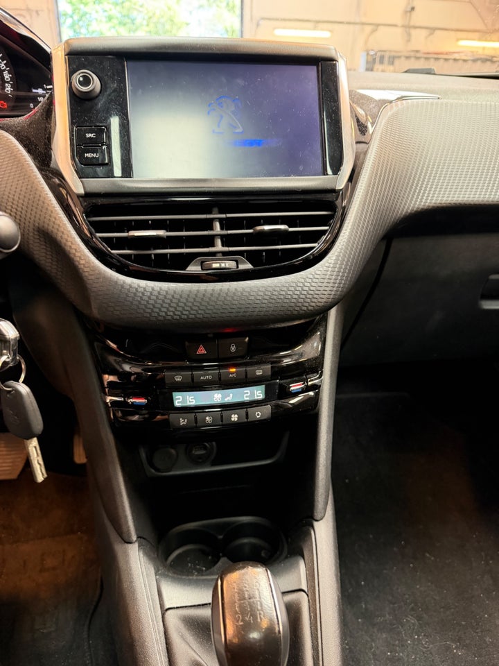 Peugeot 208 1,6 BlueHDi 100 Selection Sky 5d