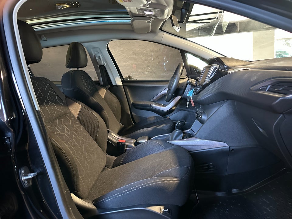 Peugeot 2008 1,2 VTi 82 Allure 5d
