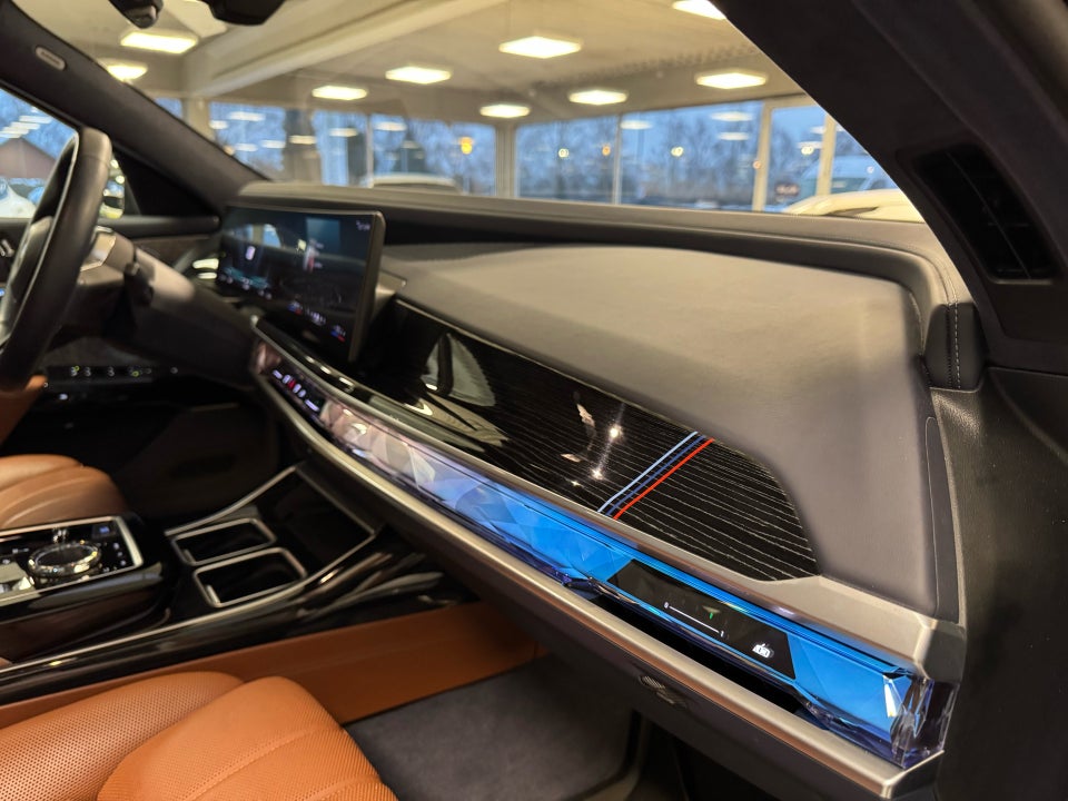 BMW i7 xDrive60 M-Sport 4d