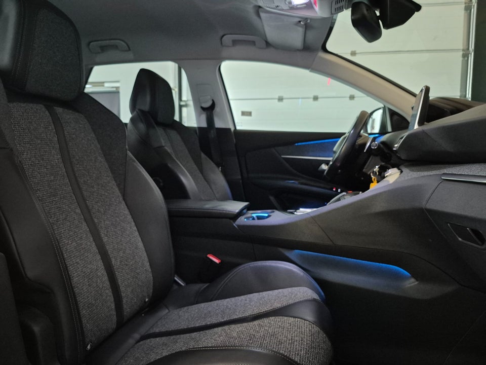 Peugeot 3008 1,2 e-THP 130 Allure EAT6 5d