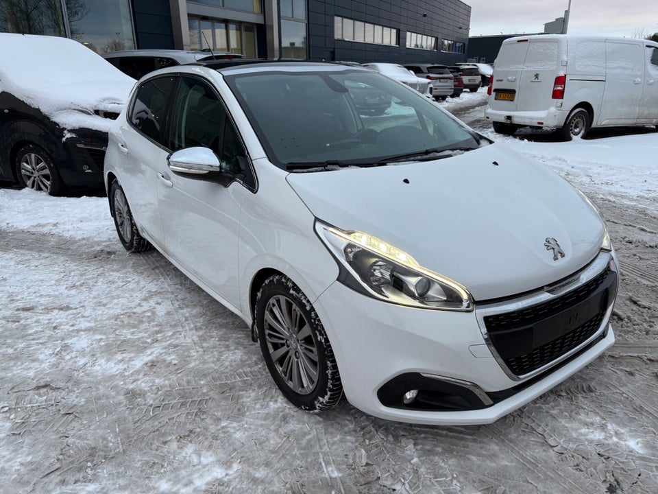 Peugeot 208 1,2 PureTech 82 Allure Sky 5d