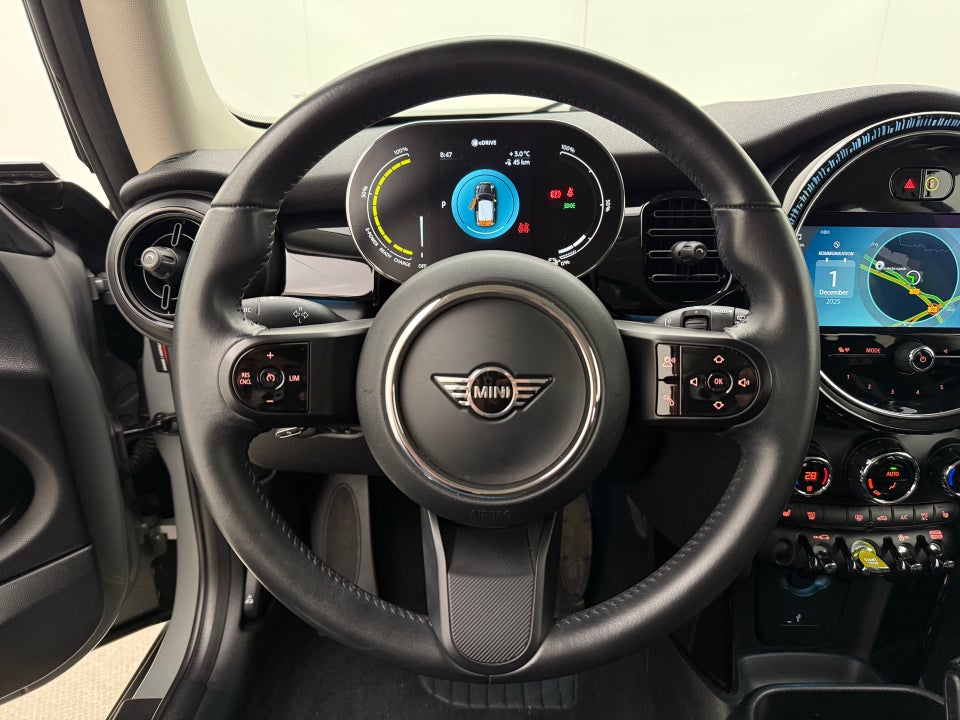 MINI Cooper SE Essential 3d