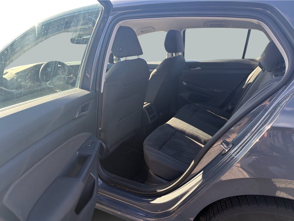 VW Golf VIII 1,4 eHybrid DSG 5d