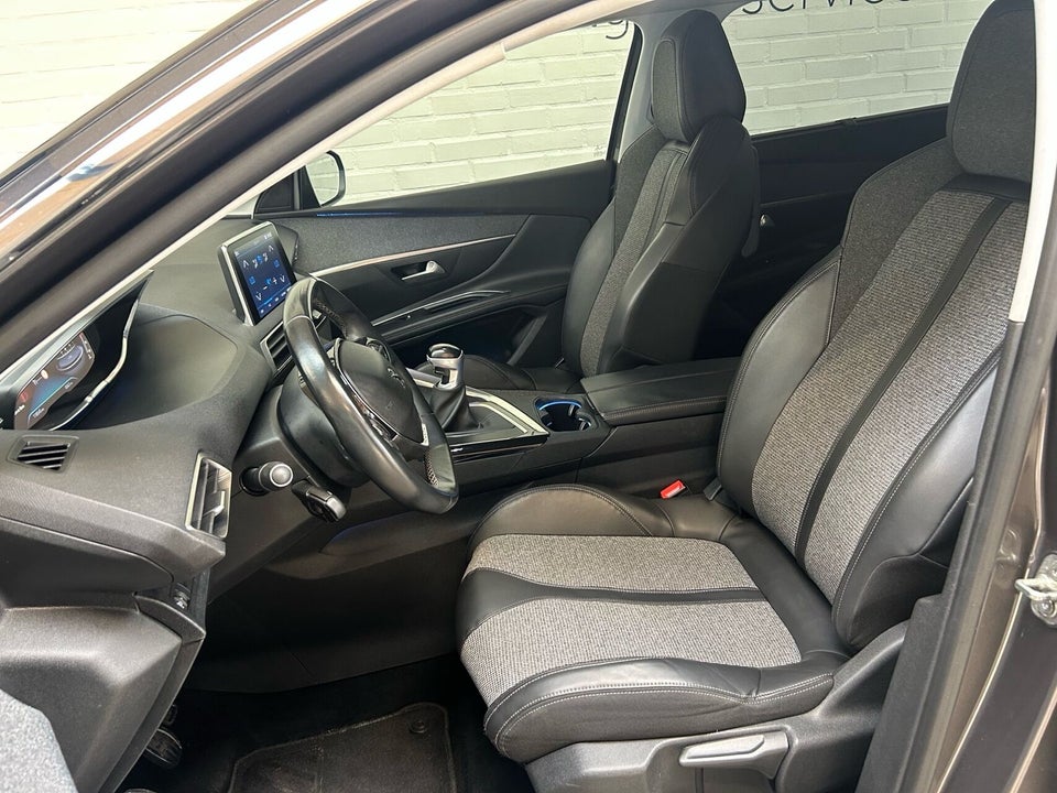Peugeot 5008 1,2 e-THP 130 Allure 7prs 5d