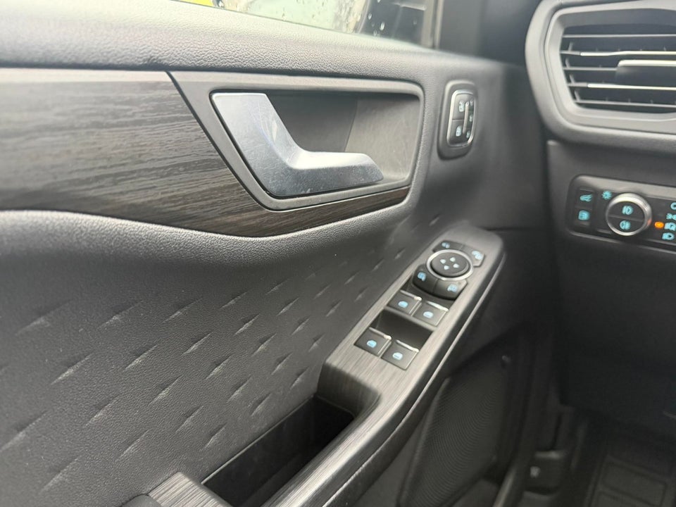 Ford Kuga 2,5 PHEV Vignale CVT 5d