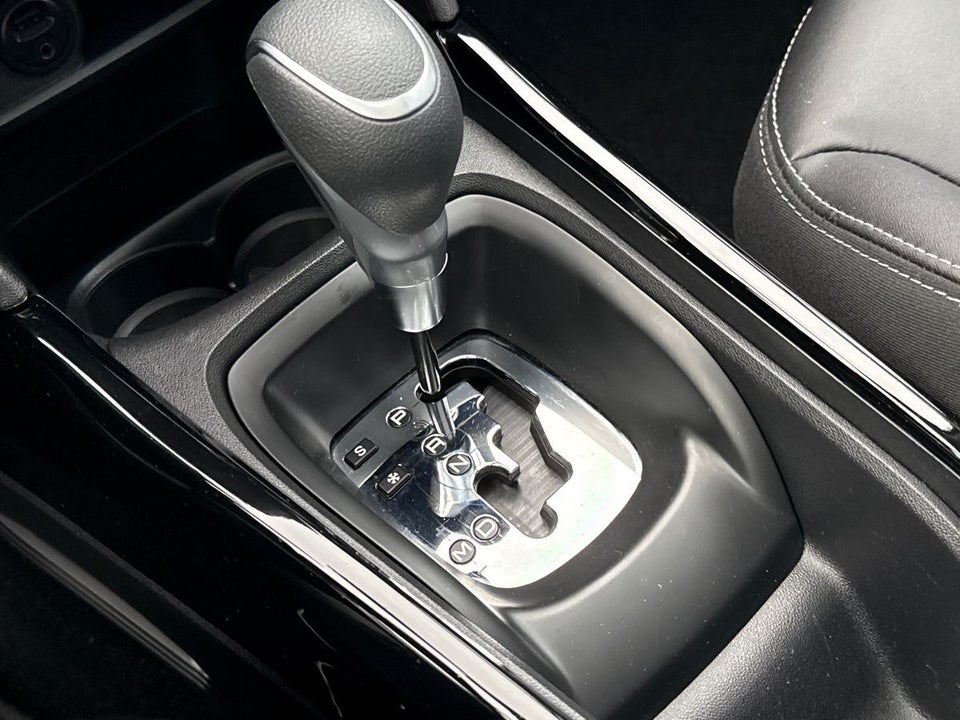 Peugeot 2008 1,2 e-THP 110 Desire Sky EAT6 5d