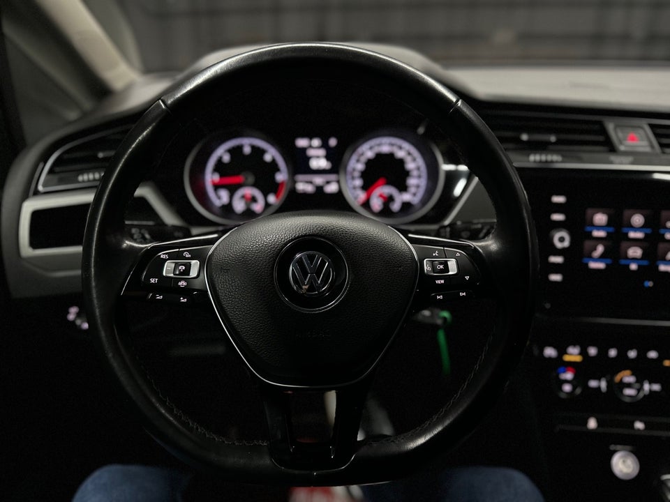 VW Touran 2,0 TDi 150 Comfortline DSG Van 5d