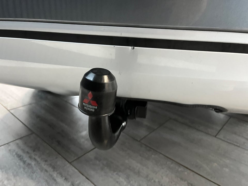 Mitsubishi Outlander 2,4 PHEV Invite CVT 4WD 5d