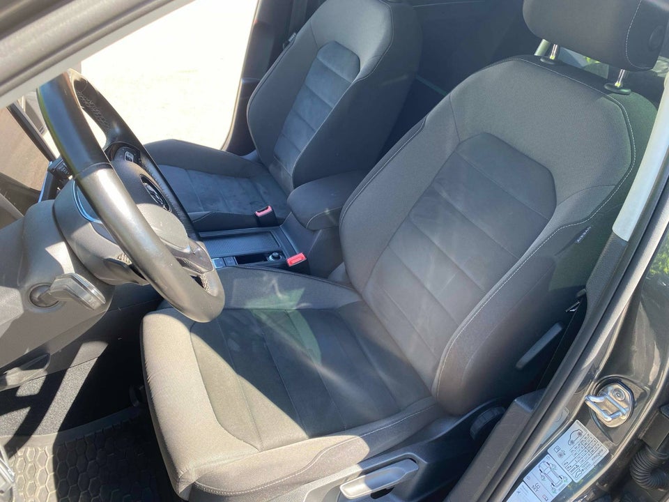 VW Golf VII 1,5 TSi 150 R-line DSG Van 5d
