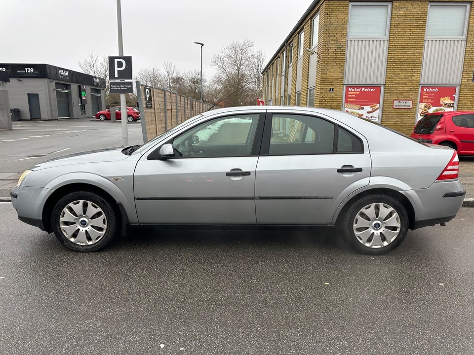 Ford Mondeo 1,8 125 Ambiente 4d