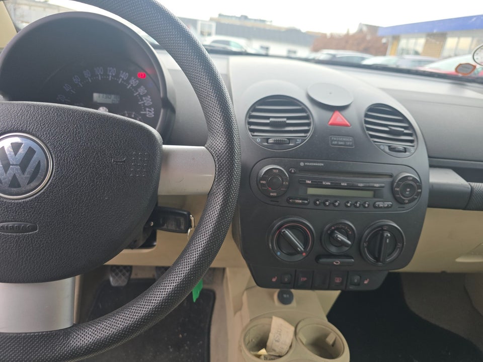 VW New Beetle 1,6 Cabriolet 2d