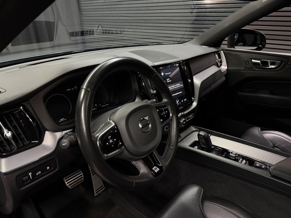 Volvo XC60 2,0 T8 ReCharge R-Design aut. AWD 5d