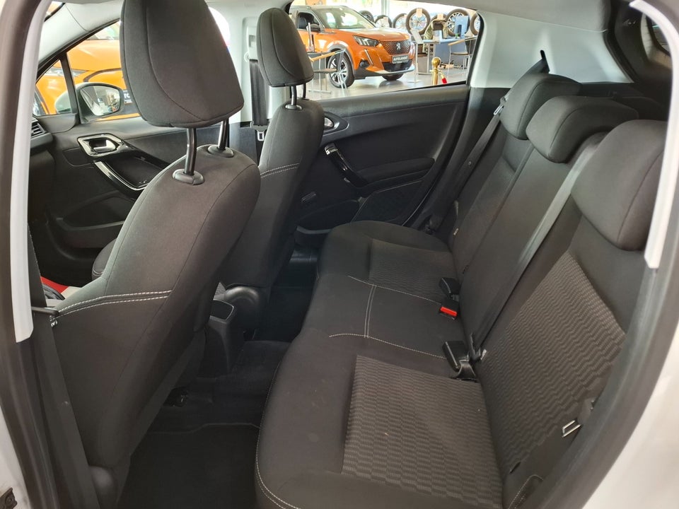 Peugeot 208 1,6 BlueHDi 100 Chili Sky 5d