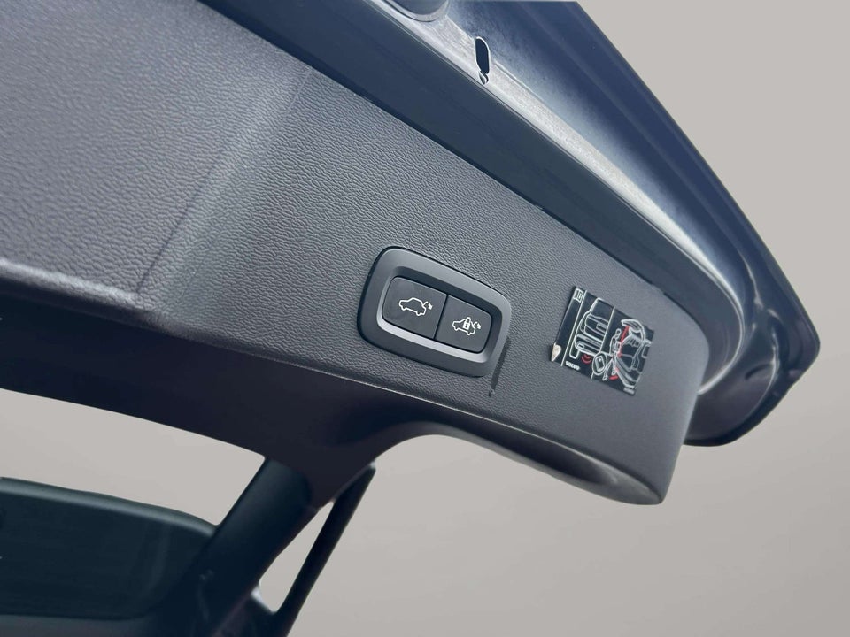 Volvo XC40 P8 ReCharge Twin R-Design 5d