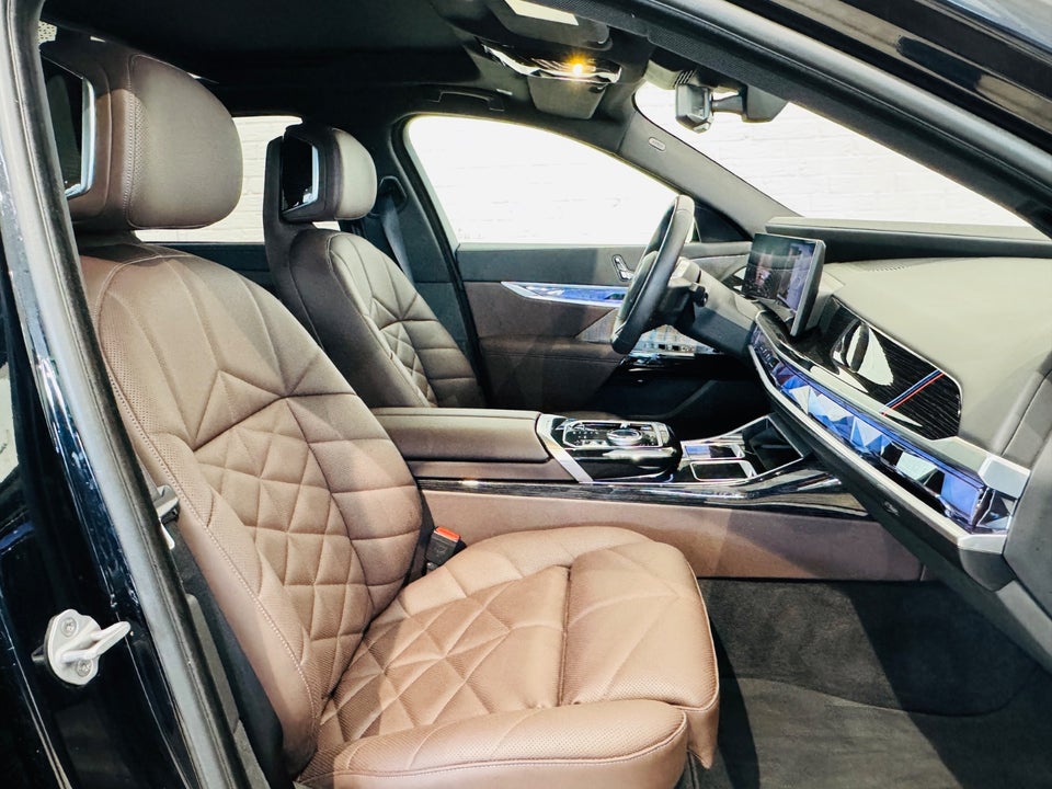 BMW i7 eDrive50 M-Sport 4d