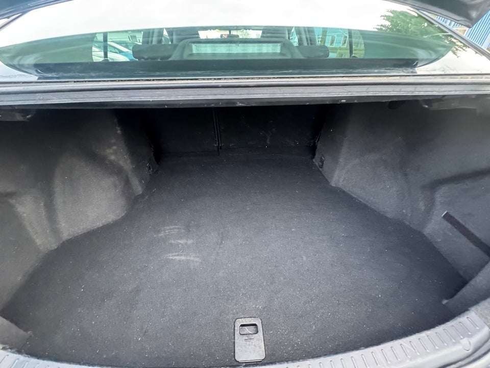 Toyota Avensis 1,6 VVT-i Limited 4d