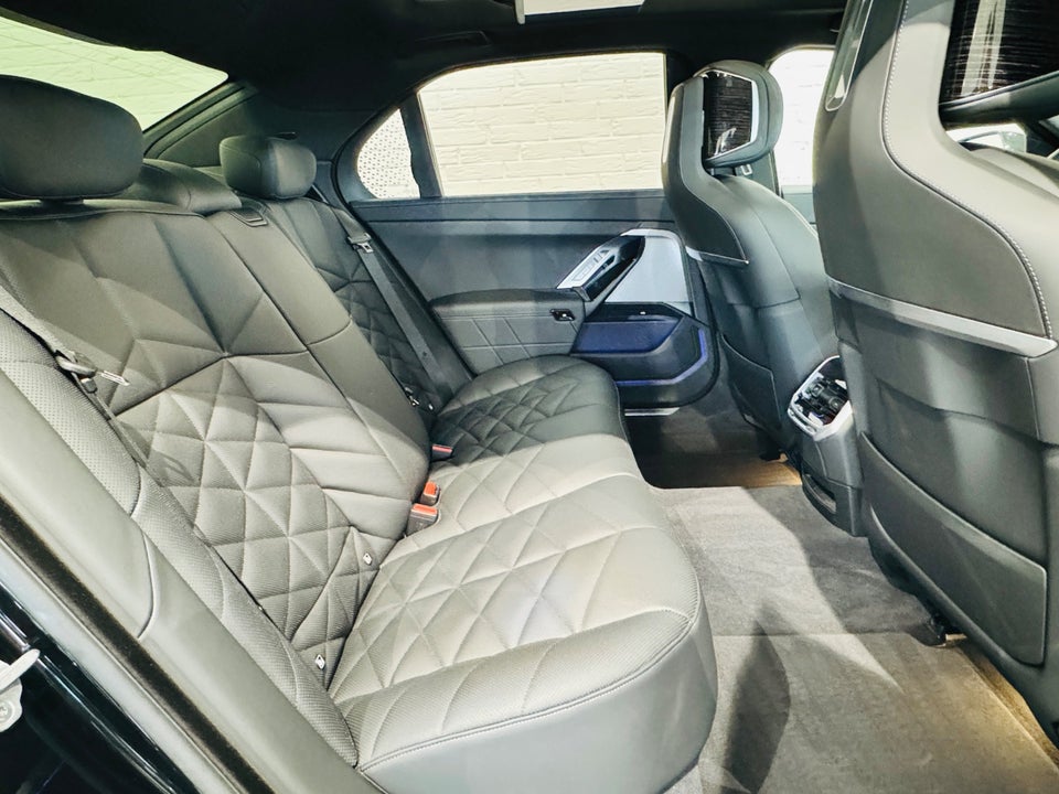 BMW i7 eDrive50 M-Sport 4d