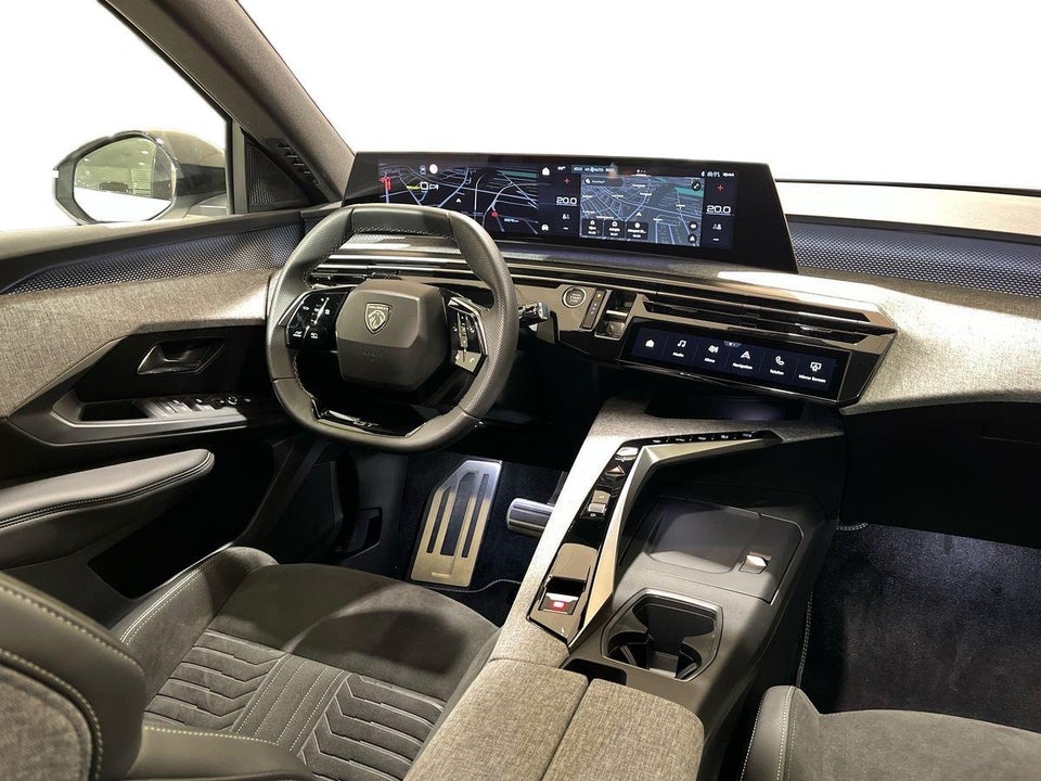 Peugeot e-3008 77 GT Pack 5d