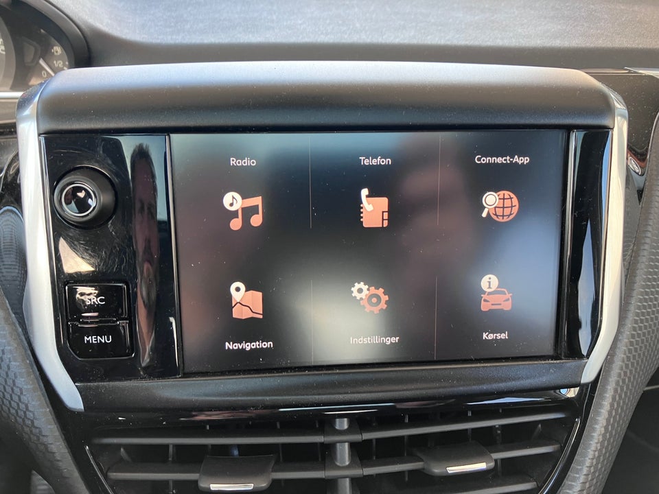 Peugeot 2008 1,2 e-THP 110 Selection Sky 5d