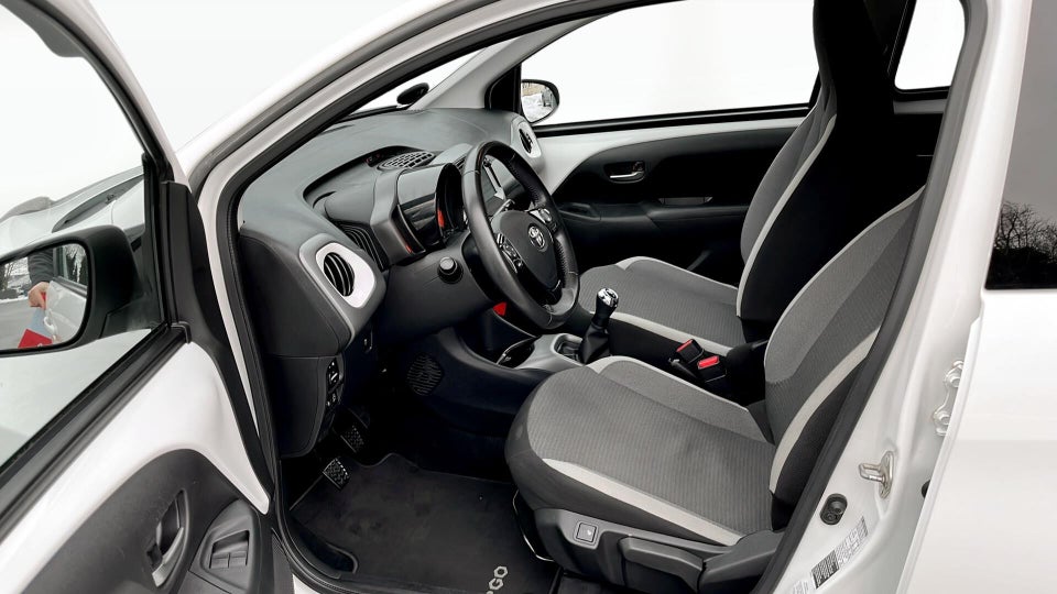 Toyota Aygo 1,0 VVT-i x-press 5d