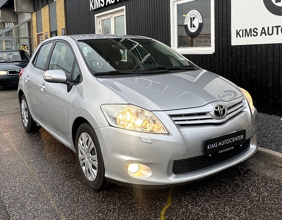 Toyota Auris 1,3 T2 5d