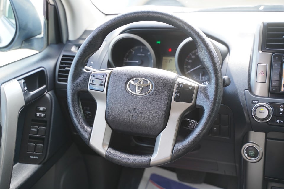 Toyota Land Cruiser 3,0 D-4D T3 aut. Van 5d