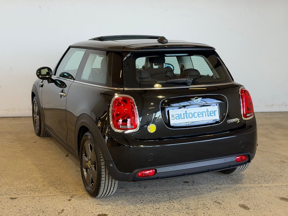 MINI Cooper SE Essential 3d