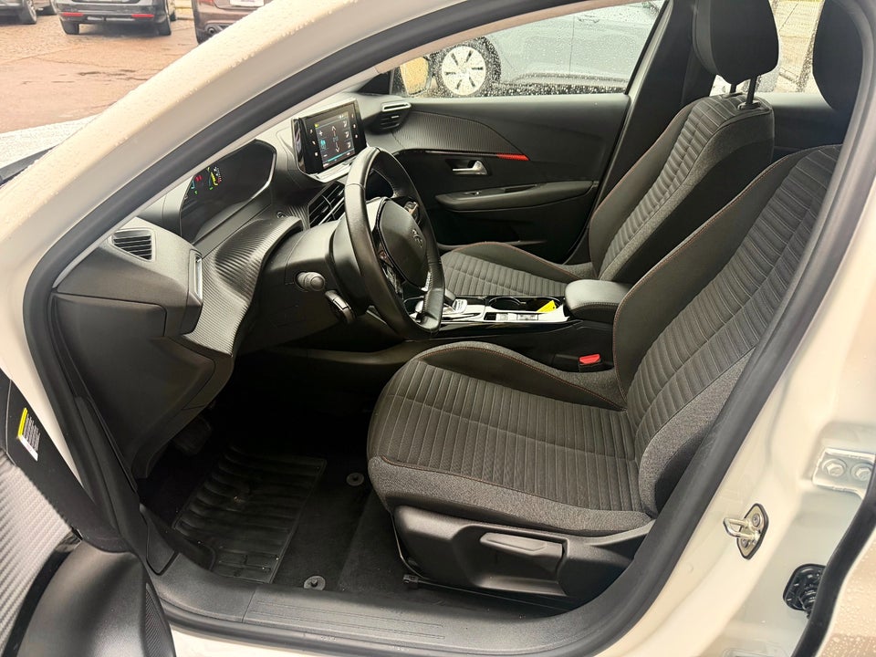 Peugeot e-208 50 Active 5d