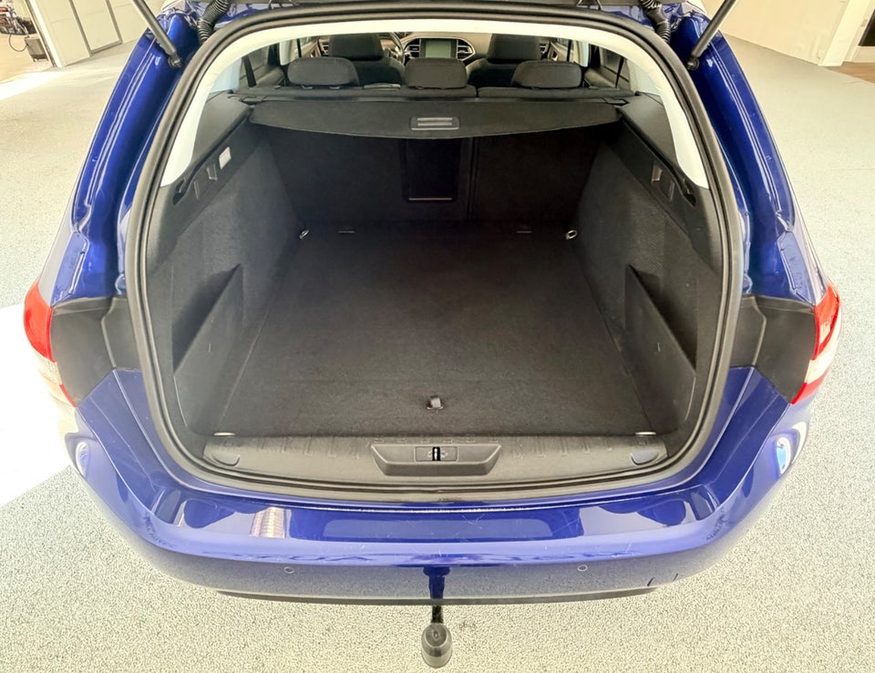 Peugeot 308 1,5 BlueHDi 130 Selection Sky 5d