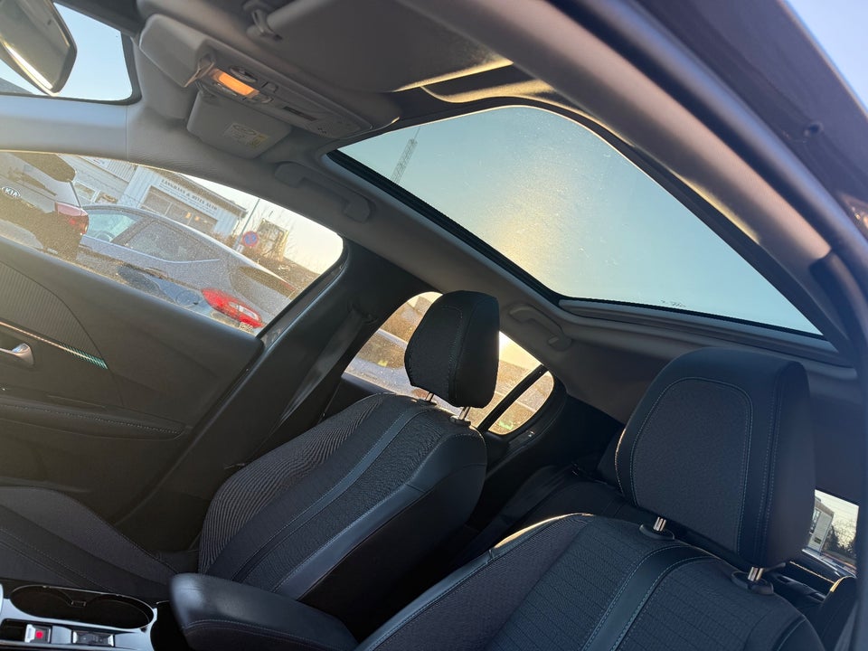 Peugeot 208 1,2 PureTech 100 Allure Sky Comfort 5d